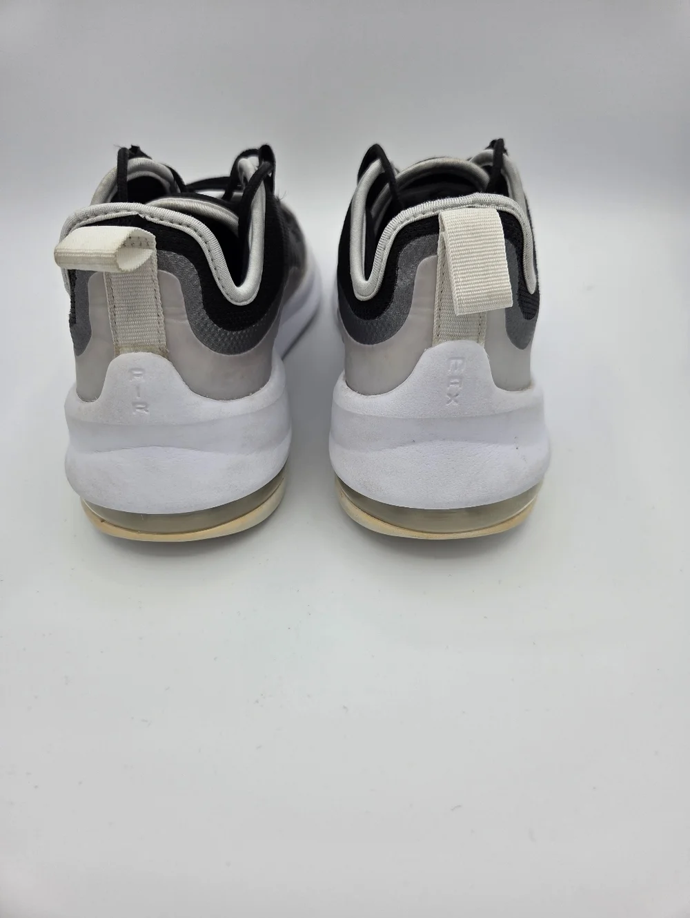 Rare- Nike Air Max Axis Running Shoes 6.5 Youth‎